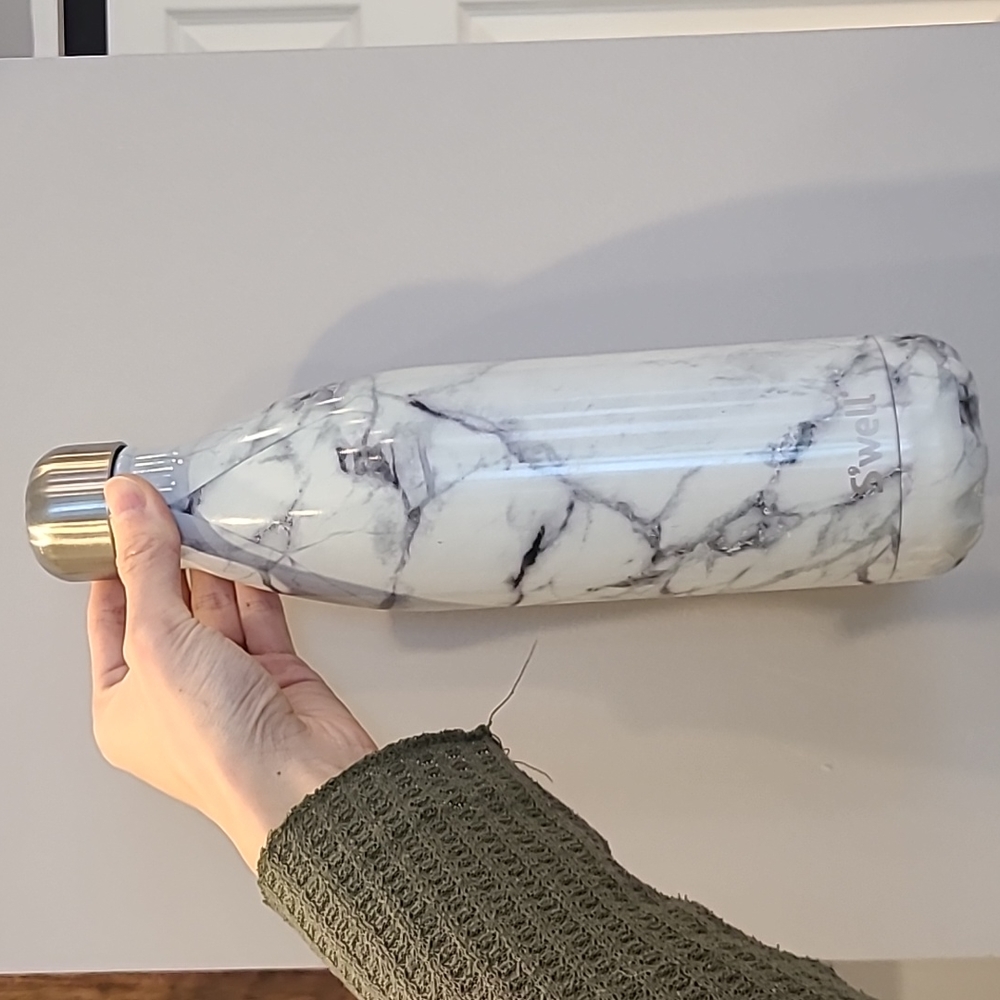 Swell marble water bottle 25oz